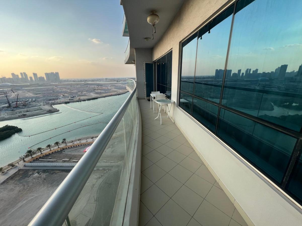 Large Size One Bedroom Apartment With Sea View Abu Dzabi Kültér fotó