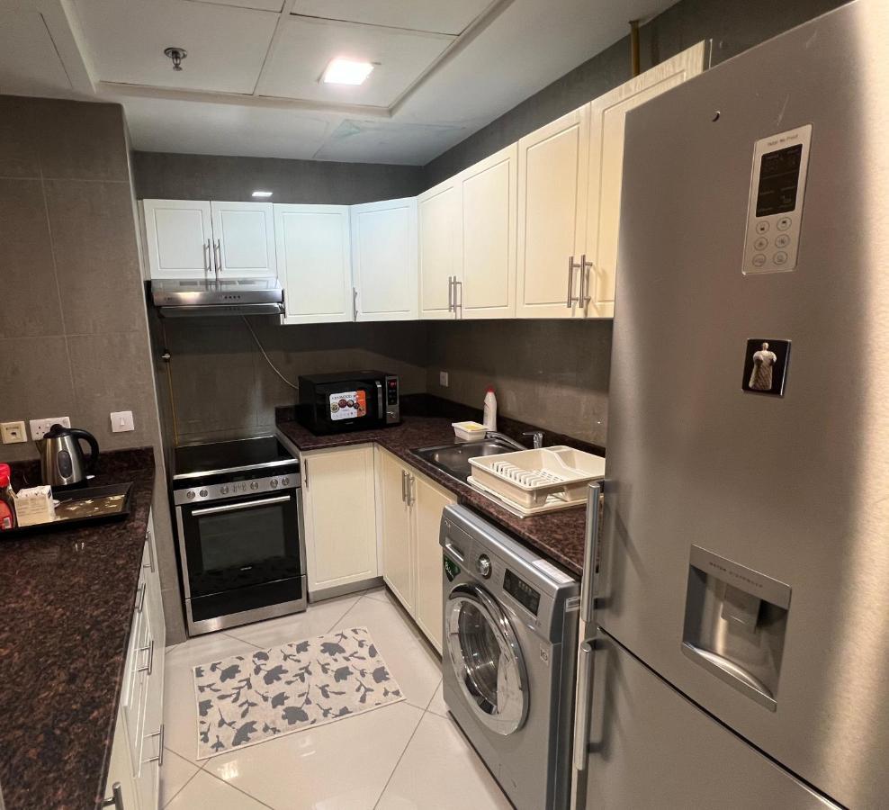 Large Size One Bedroom Apartment With Sea View Abu Dzabi Kültér fotó